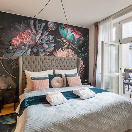 Decadent Art Deco Balcony Apartment In Old Town Прага Экстерьер фото