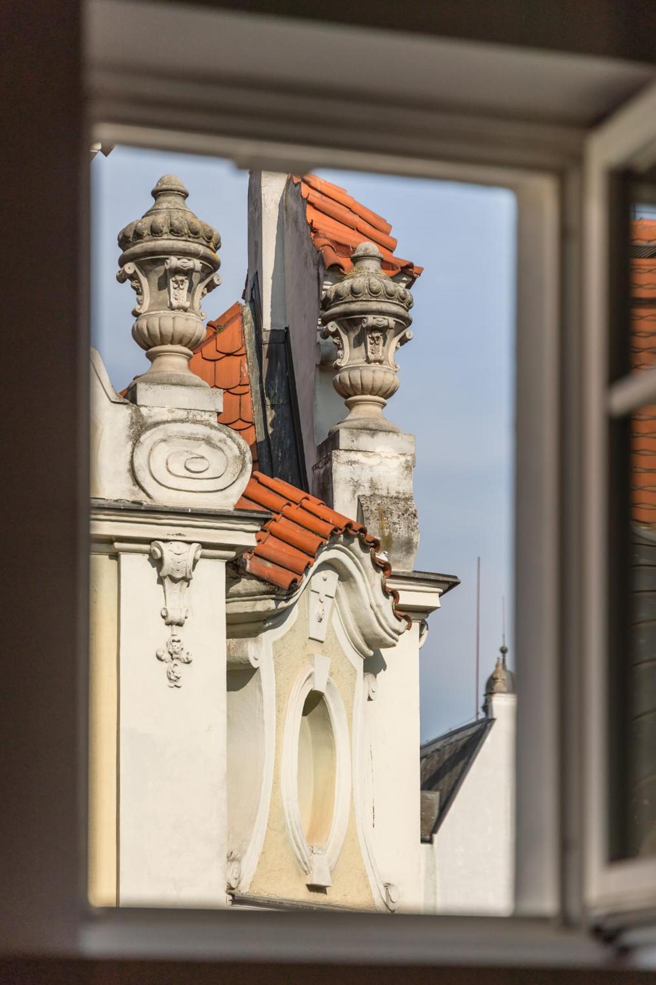 Decadent Art Deco Balcony Apartment In Old Town Прага Экстерьер фото
