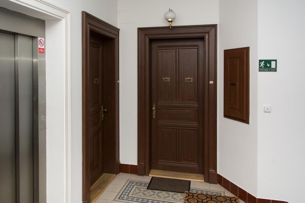 Decadent Art Deco Balcony Apartment In Old Town Прага Экстерьер фото